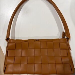 Elegant Tan Woven Leather Shoulder Bag